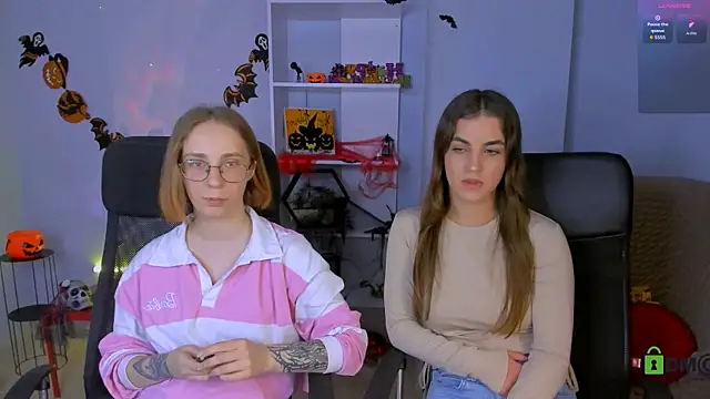 Snapshot of lina_fox12 chatting on 10.21.25 lina fox12 online show from 10.21.25