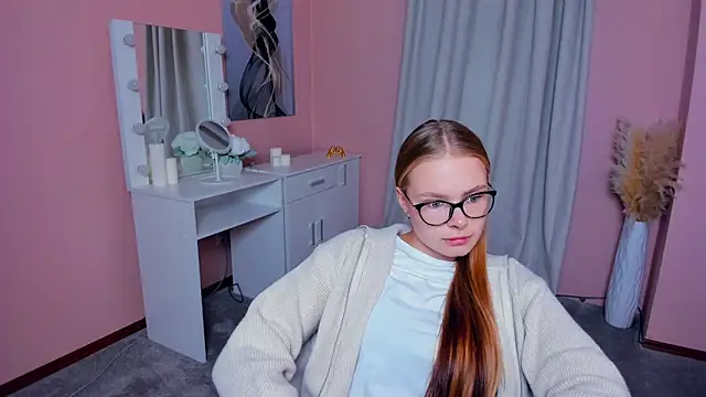 Snapshot of LibbyVenzeio chatting on 09.30.25 LibbyVenzeio online show from 09.30.25