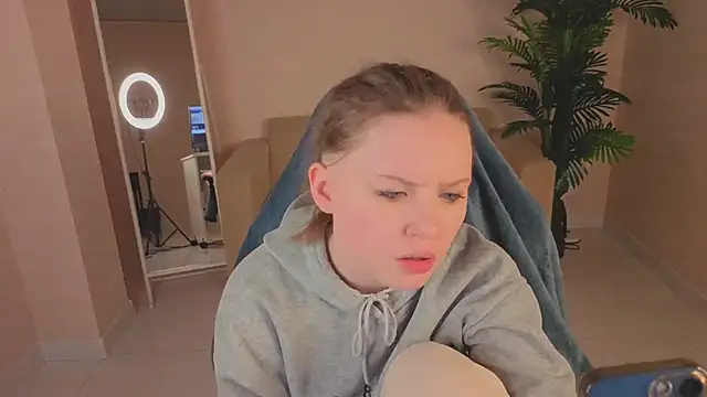 SirenaBlessing online show from 12.21.25