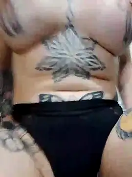 Snapshot of MidyRiscada chatting on 11.03.25 MidyRiscada online show from 11.03.25