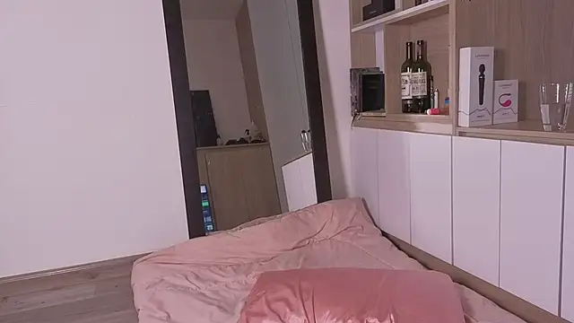 Snapshot of peach_heart chatting on 11.18.25 peach heart online show from 11.18.25