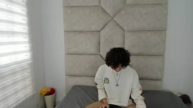 Scaarlett 22  online show from 10.15.25