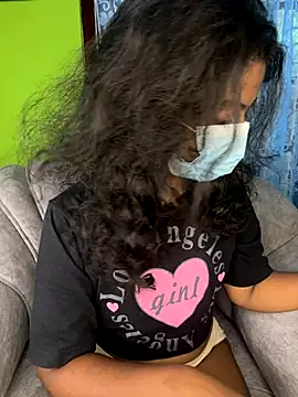 Snapshot of SukiyamaAsia chatting on 10.01.25 SukiyamaAsia online show from 10.01.25