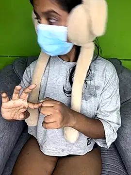 Snapshot of SukiyamaAsia chatting on 10.08.25 SukiyamaAsia online show from 10.08.25