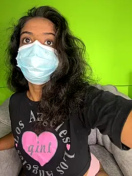 Snapshot of SukiyamaAsia chatting on 10.10.25 SukiyamaAsia online show from 10.10.25