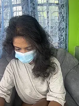 Snapshot of SukiyamaAsia chatting on 11.01.25 SukiyamaAsia online show from 11.01.25