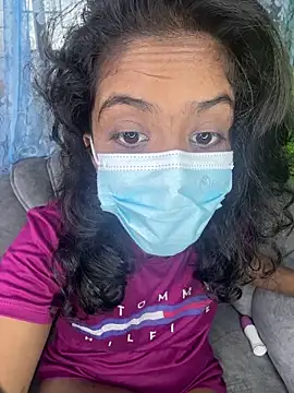 Snapshot of SukiyamaAsia chatting on 11.11.25 SukiyamaAsia online show from 11.11.25