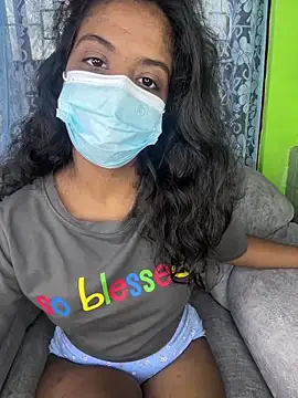 Snapshot of SukiyamaAsia chatting on 11.13.25 SukiyamaAsia online show from 11.13.25