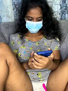 Snapshot of SukiyamaAsia chatting on 11.25.25 SukiyamaAsia online show from 11.25.25