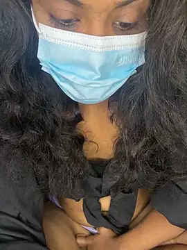 Snapshot of SukiyamaAsia chatting on 11.27.25 SukiyamaAsia online show from 11.27.25