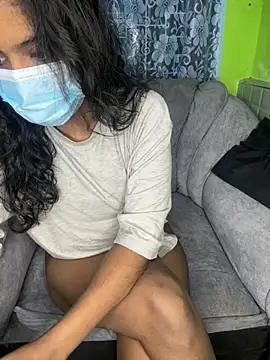 Snapshot of SukiyamaAsia chatting on 11.27.25 SukiyamaAsia online show from 11.27.25