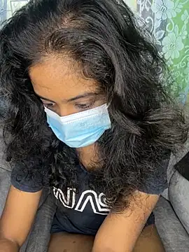 Snapshot of SukiyamaAsia chatting on 11.28.25 SukiyamaAsia online show from 11.28.25