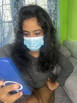 Snapshot of SukiyamaAsia chatting on 11.29.25 SukiyamaAsia online show from 11.29.25