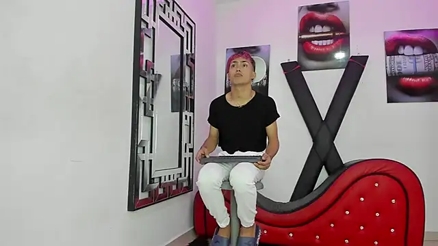 Snapshot of VERY_HOT_GUYS chatting on 11.06.25 VERY HOT GUYS online show from 11.06.25