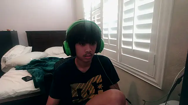 Snapshot of youngasianboy2007 chatting on 11.11.25 youngasianboy2007 online show from 11.11.25