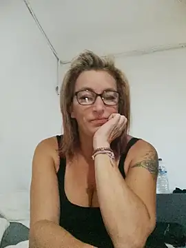 Snapshot of Fifi83Bell chatting on 09.30.25 Fifi83Bell online show from 09.30.25