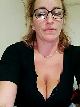 Snapshot of Fifi83Bell chatting on 11.03.25 Fifi83Bell online show from 11.03.25