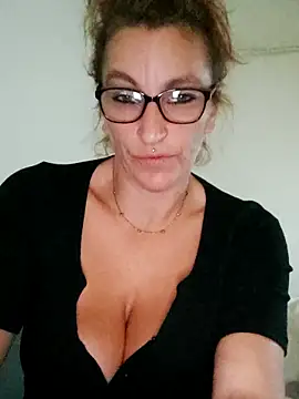 Snapshot of Fifi83Bell chatting on 11.08.25 Fifi83Bell online show from 11.08.25