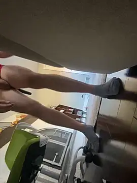 Snapshot of daddyshark83 chatting on 11.06.25 daddyshark83 online show from 11.06.25