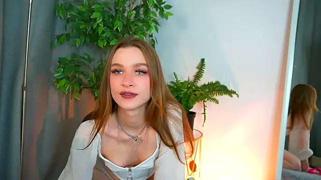 Snapshot of PollyMayer chatting on 12.04.25 PollyMayer online show from 12.04.25