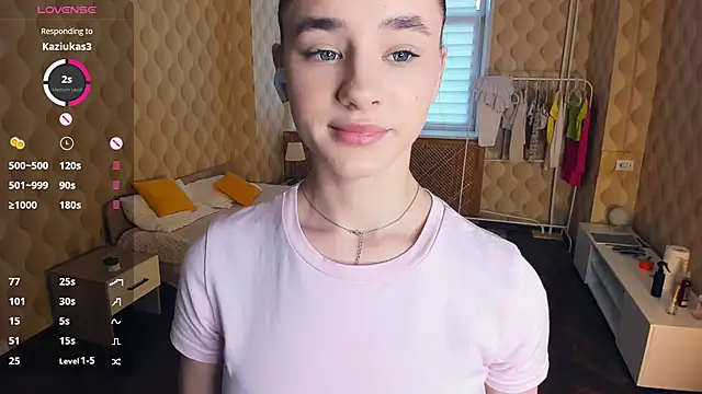 Snapshot of JinnyMcie chatting on 11.29.25 JinnyMcie online show from 11.29.25