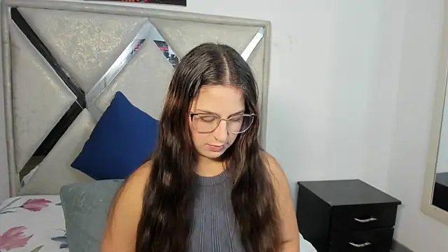 Snapshot of mia_fox4 chatting on 11.02.25 mia fox4 online show from 11.02.25