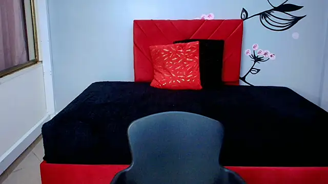 Snapshot of Charlotte__Gray chatting on 10.18.25 Charlotte Gray online show from 10.18.25