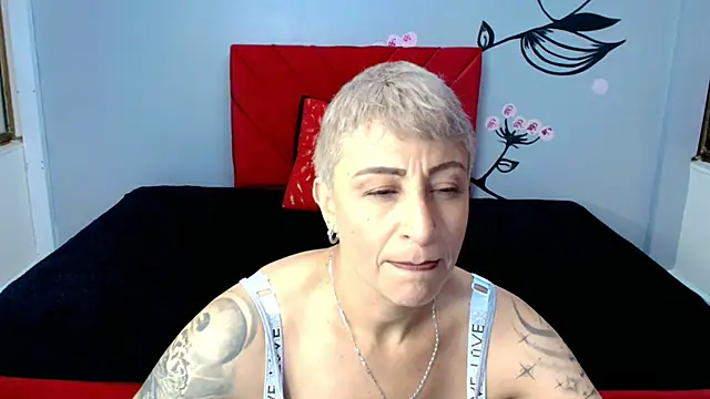 Snapshot of Charlotte__Gray chatting on 11.01.25 Charlotte Gray online show from 11.01.25