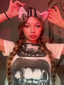 Snapshot of _Siennaaa_ chatting on 10.09.25 Siennaaa online show from 10.09.25