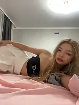 Snapshot of _Siennaaa_ chatting on 11.20.25 Siennaaa online show from 11.20.25