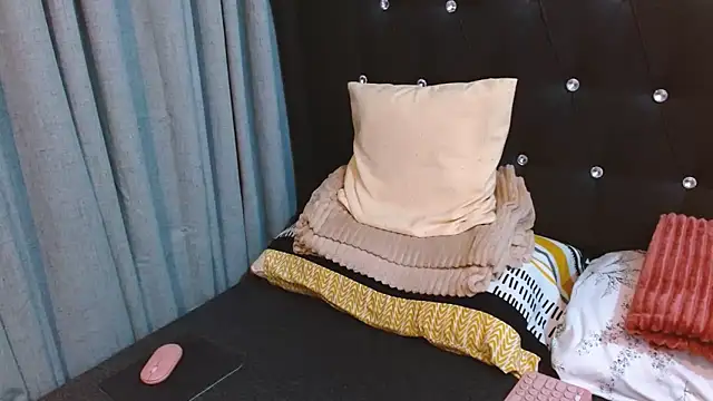 Snapshot of JayKarLo chatting on 10.24.25 JayKarLo online show from 10.24.25