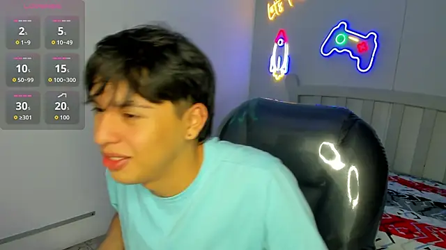 Snapshot of StiwenTwink chatting on 10.23.25 StiwenTwink online show from 10.23.25