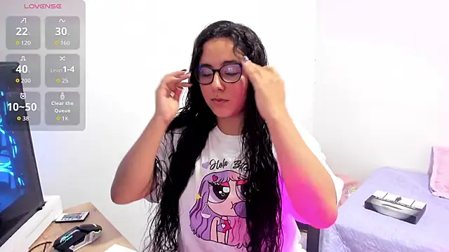 Snapshot of Venus_cat_ chatting on 10.28.25 Venus cat online show from 10.28.25