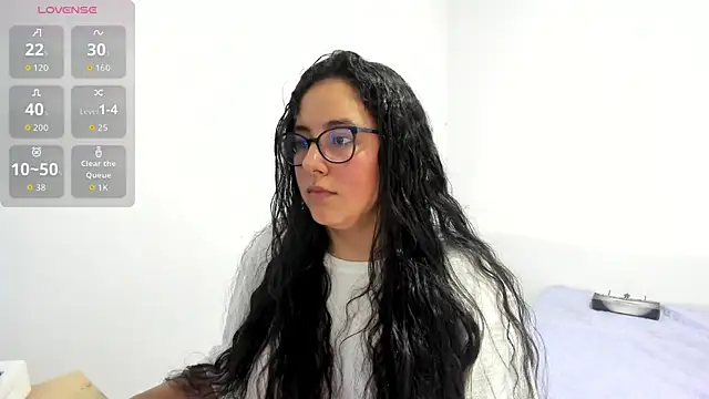 Snapshot of Venus_cat_ chatting on 10.30.25 Venus cat online show from 10.30.25