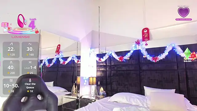 Snapshot of MayaCurvy chatting on 11.30.25 MayaCurvy online show from 11.30.25