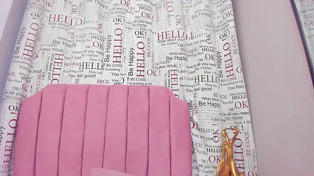 Snapshot of Zoe_Blond chatting on 10.15.25 Zoe Blond online show from 10.15.25