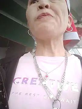 Snapshot of meo-meo00 chatting on 10.24.25 meo-meo00 online show from 10.24.25