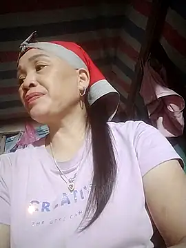 Snapshot of meo-meo00 chatting on 11.25.25 meo-meo00 online show from 11.25.25