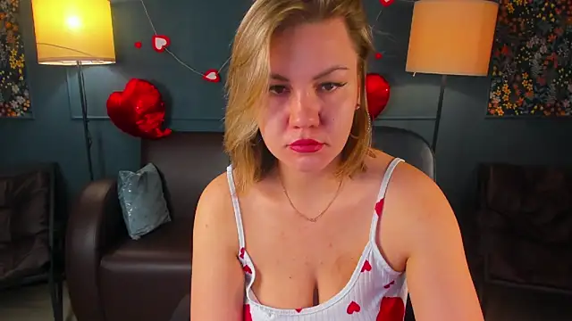 Snapshot of AriaEven chatting on 02.14.26 AriaEven online show from 02.14.26