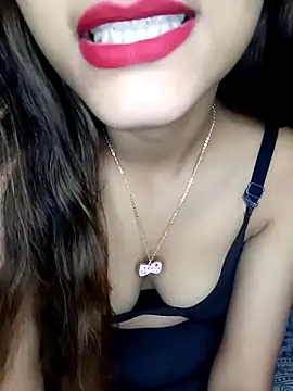 Snapshot of Kitty_18teen chatting on 11.19.25 Kitty 18teen online show from 11.19.25