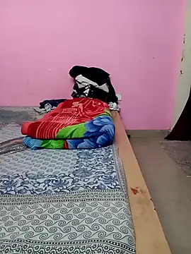 Snapshot of Kitty_18teen chatting on 11.21.25 Kitty 18teen online show from 11.21.25