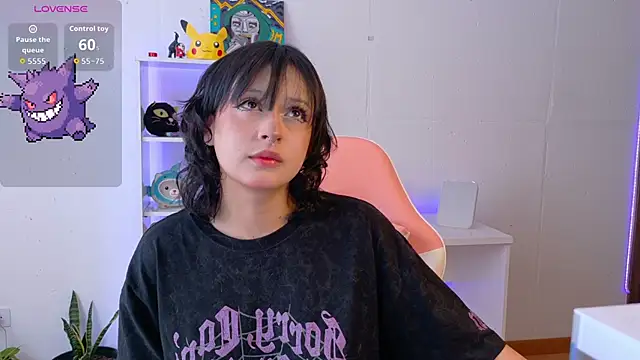 Sallie Doll online show from 11.04.25