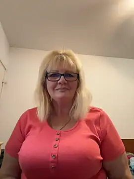 Snapshot of BoloshkaBlonda chatting on 10.14.25 BoloshkaBlonda online show from 10.14.25