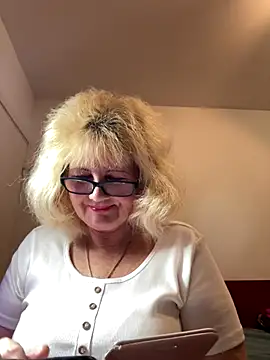 Snapshot of BoloshkaBlonda chatting on 10.15.25 BoloshkaBlonda online show from 10.15.25