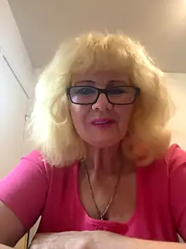 Snapshot of BoloshkaBlonda chatting on 10.20.25 BoloshkaBlonda online show from 10.20.25