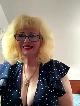 Snapshot of BoloshkaBlonda chatting on 10.22.25 BoloshkaBlonda online show from 10.22.25