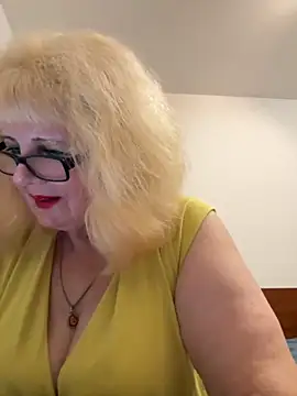 Snapshot of BoloshkaBlonda chatting on 10.22.25 BoloshkaBlonda online show from 10.22.25