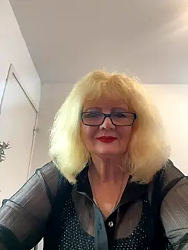 Snapshot of BoloshkaBlonda chatting on 10.24.25 BoloshkaBlonda online show from 10.24.25