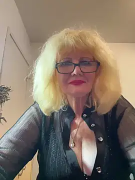 Snapshot of BoloshkaBlonda chatting on 10.24.25 BoloshkaBlonda online show from 10.24.25