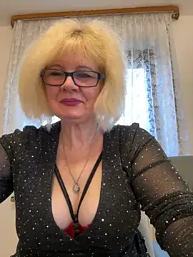 Snapshot of BoloshkaBlonda chatting on 11.16.25 BoloshkaBlonda online show from 11.16.25